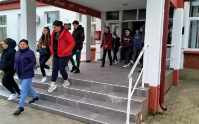 Učenici i djelatnici OŠ Gola vježbom evakuacije obilježili 20 godina broja 112